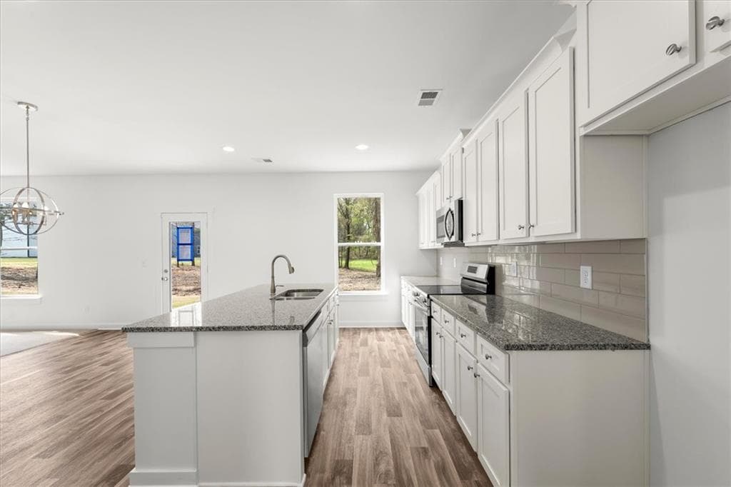 4 bedroom, 3 bathroom, 1,827 sq ft single family residence under contract at 56 Edith Court, Statham, GA 30666 — photo 7