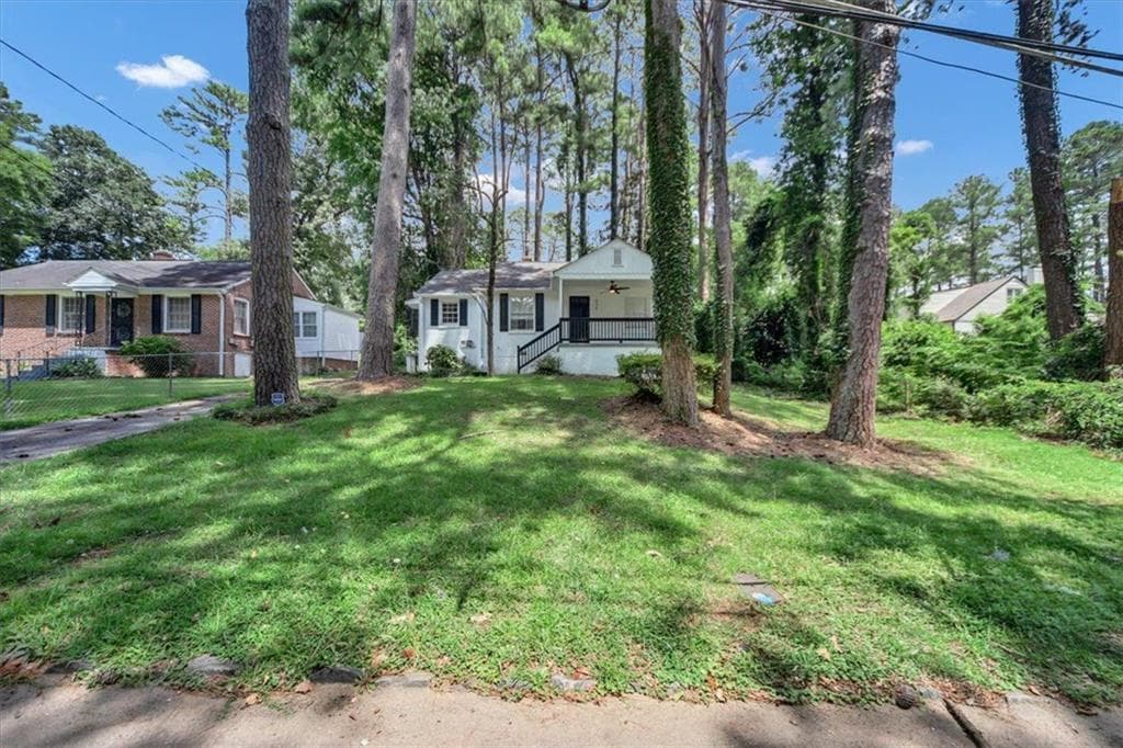 3 bedroom, 2 bathroom, 1,444 sq ft single family residence for sale at 914 Rosemary Avenue, Atlanta, GA 30311 — photo 4