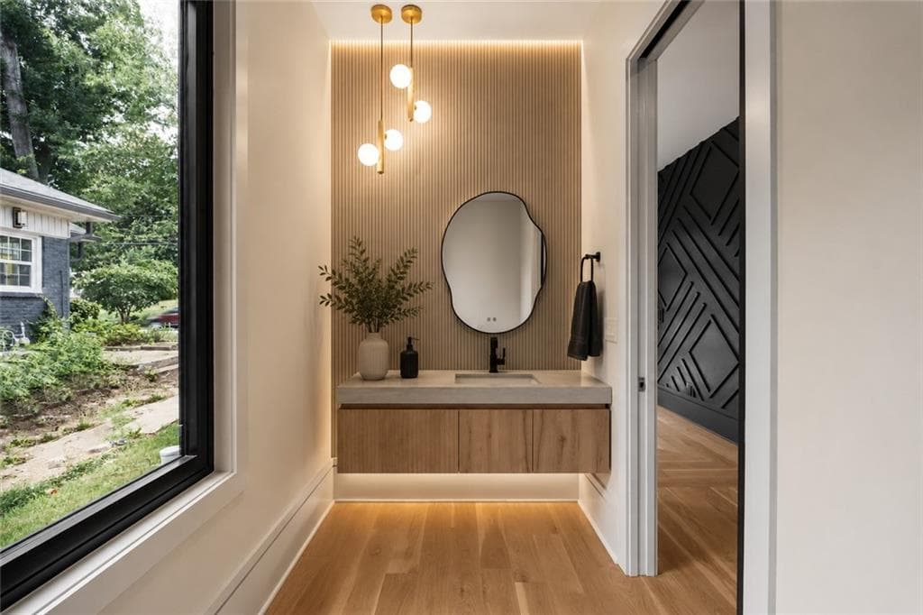 5 bedroom, 4 bathroom, 4,432 sq ft single family residence for sale at 1666 S Gordon Street, Atlanta, GA 30310 — photo 9