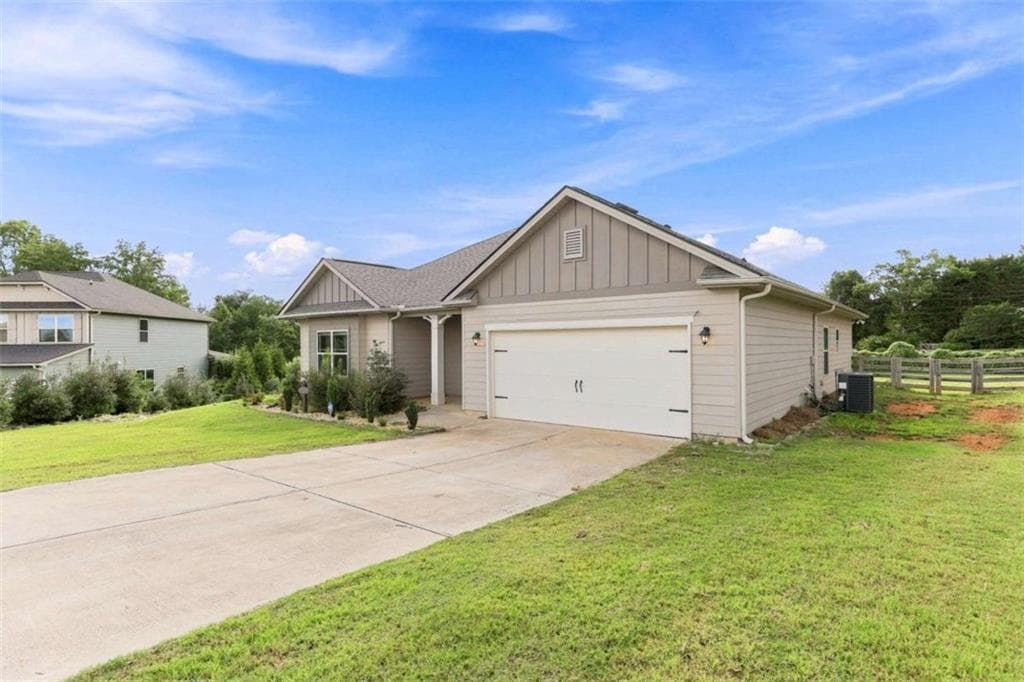 4 bedroom, 2 bathroom, 1,913 sq ft single family residence for sale at 6104 Creekside View Lane, Clermont, GA 30527 — photo 3