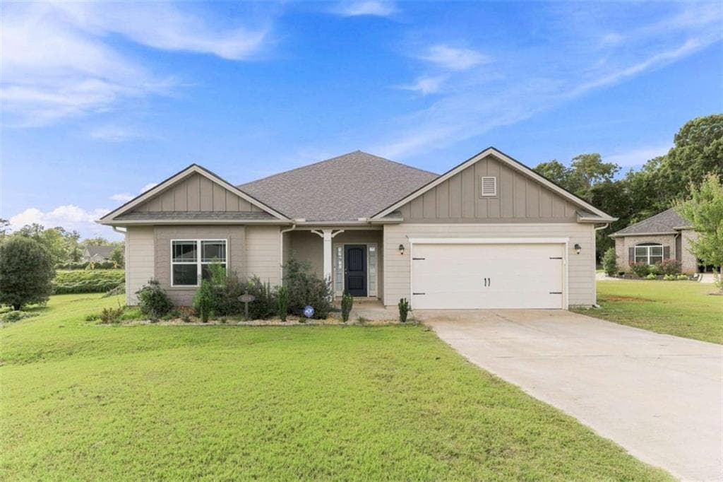 4 bedroom, 2 bathroom, 1,913 sq ft single family residence for sale at 6104 Creekside View Lane, Clermont, GA 30527