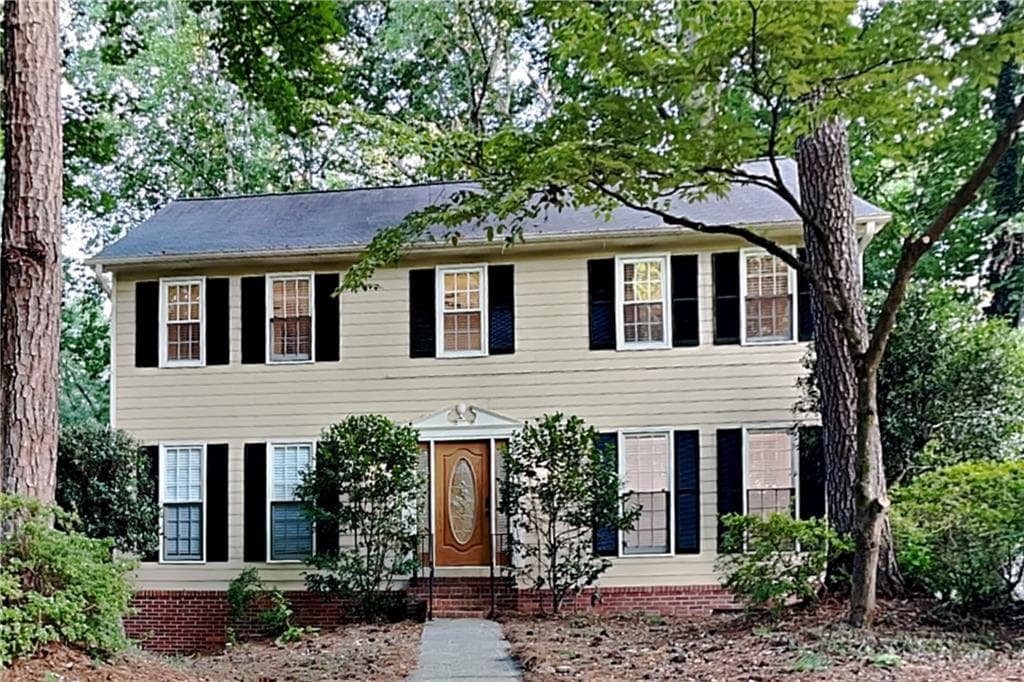 4 bedroom, 3 bathroom, 2,550 sq ft single family residence for rent at 4241 Glenforest Way, Roswell, GA 30075 for $2,650 a month — photo 1 of 21