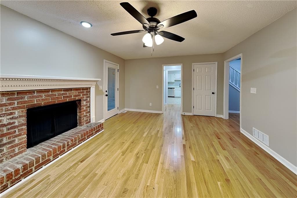 4 bedroom, 3 bathroom, 2,550 sq ft single family residence for rent at 4241 Glenforest Way, Roswell, GA 30075 for $2,650 a month — photo 2