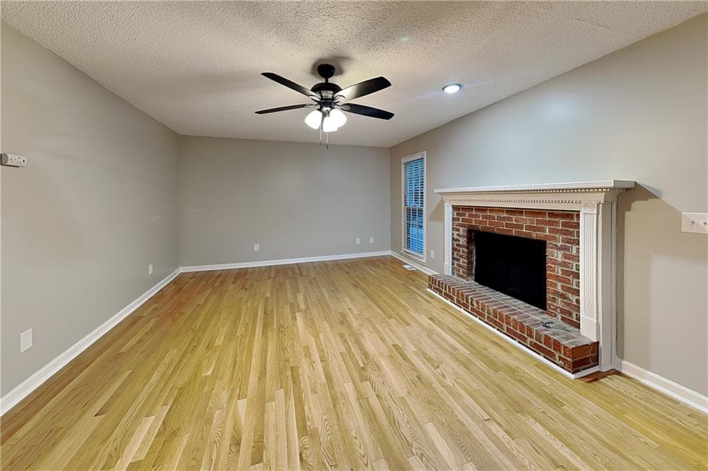 4 bedroom, 3 bathroom, 2,550 sq ft single family residence for rent at 4241 Glenforest Way, Roswell, GA 30075 for $2,650 a month — photo 3