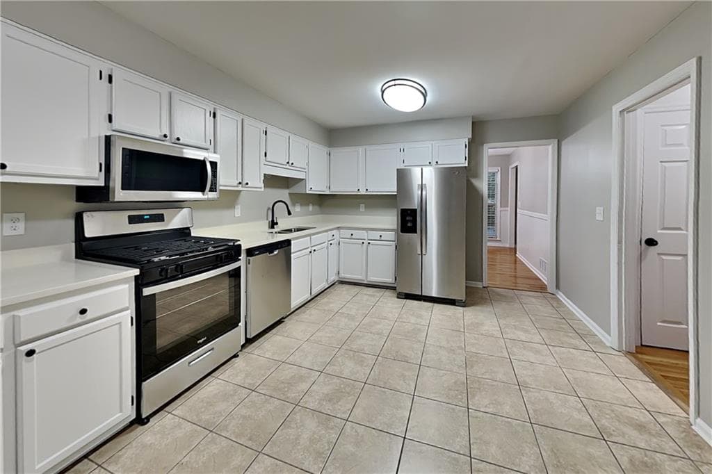 4 bedroom, 3 bathroom, 2,550 sq ft single family residence for rent at 4241 Glenforest Way, Roswell, GA 30075 for $2,650 a month — photo 5