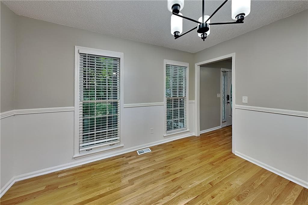 4 bedroom, 3 bathroom, 2,550 sq ft single family residence for rent at 4241 Glenforest Way, Roswell, GA 30075 for $2,650 a month — photo 7