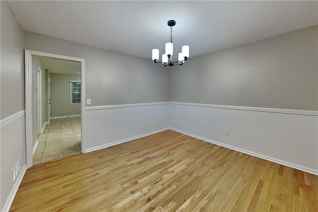 4 bedroom, 3 bathroom, 2,550 sq ft single family residence for rent at 4241 Glenforest Way, Roswell, GA 30075 for $2,650 a month — photo 8