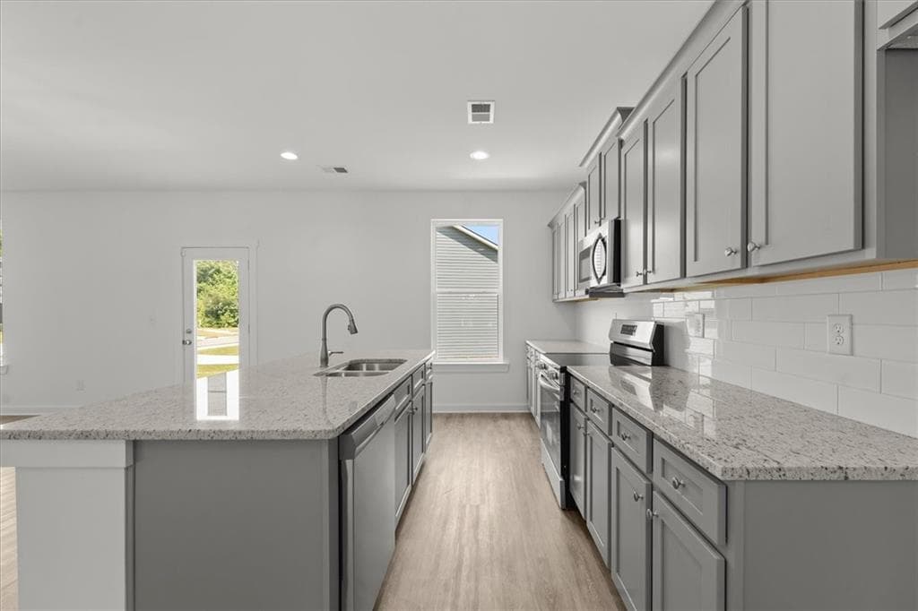 4 bedroom, 3 bathroom, 2,159 sq ft single family residence for sale at 534 Lillian Way, Statham, GA 30666 — photo 8