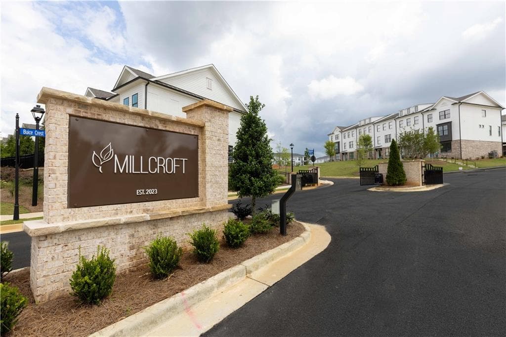 3 bedroom, 4 bathroom, 2,004 sq ft townhouse for sale at 4211 Millcroft Place 215, Buford, GA 30518 — photo 6