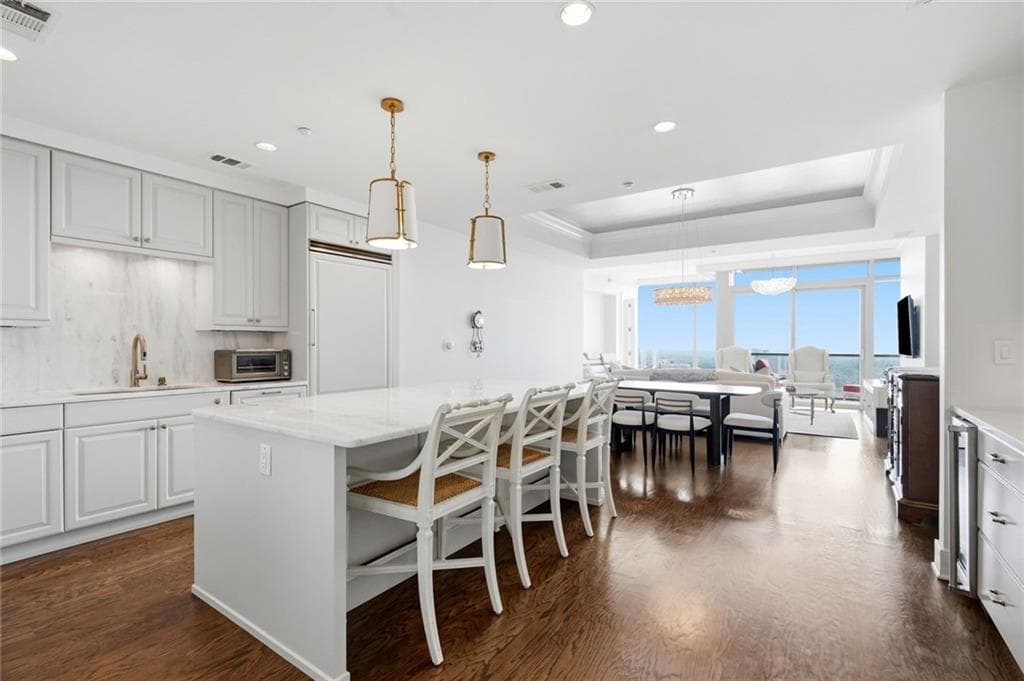 2 bedroom, 3 bathroom, 1,776 sq ft condominium for sale at 3630 Peachtree Road 2302, Atlanta, GA 30326 — photo 3