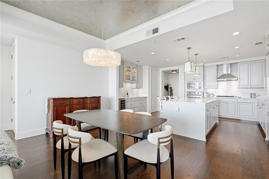 2 bedroom, 3 bathroom, 1,776 sq ft condominium for sale at 3630 Peachtree Road 2302, Atlanta, GA 30326 — photo 10