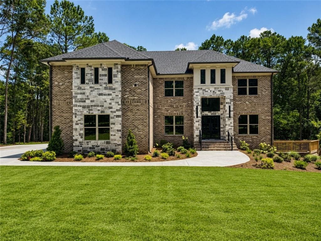5 bedroom, 4 bathroom single family residence under contract at 1306 New Hope Church Road, Loganville, GA 30052