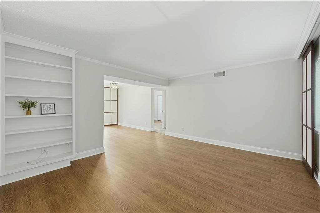 3 bedroom, 2 bathroom, 1,310 sq ft condominium for sale at 4266 Roswell Road F2, Atlanta, GA 30342 — photo 1 of 32