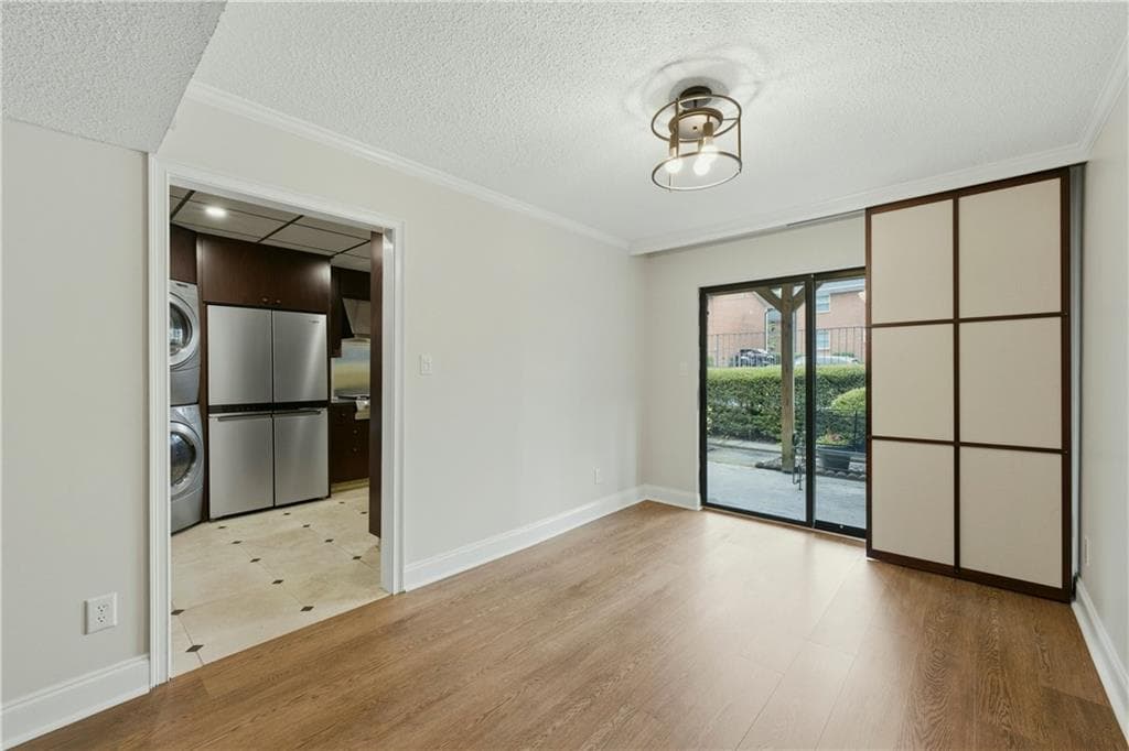 3 bedroom, 2 bathroom, 1,310 sq ft condominium for sale at 4266 Roswell Road F2, Atlanta, GA 30342 — photo 6