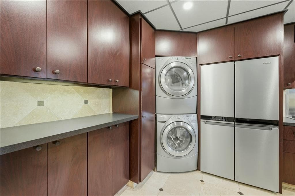 3 bedroom, 2 bathroom, 1,310 sq ft condominium for sale at 4266 Roswell Road F2, Atlanta, GA 30342 — photo 8