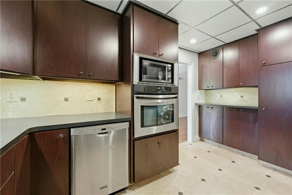 3 bedroom, 2 bathroom, 1,310 sq ft condominium for sale at 4266 Roswell Road F2, Atlanta, GA 30342 — photo 7