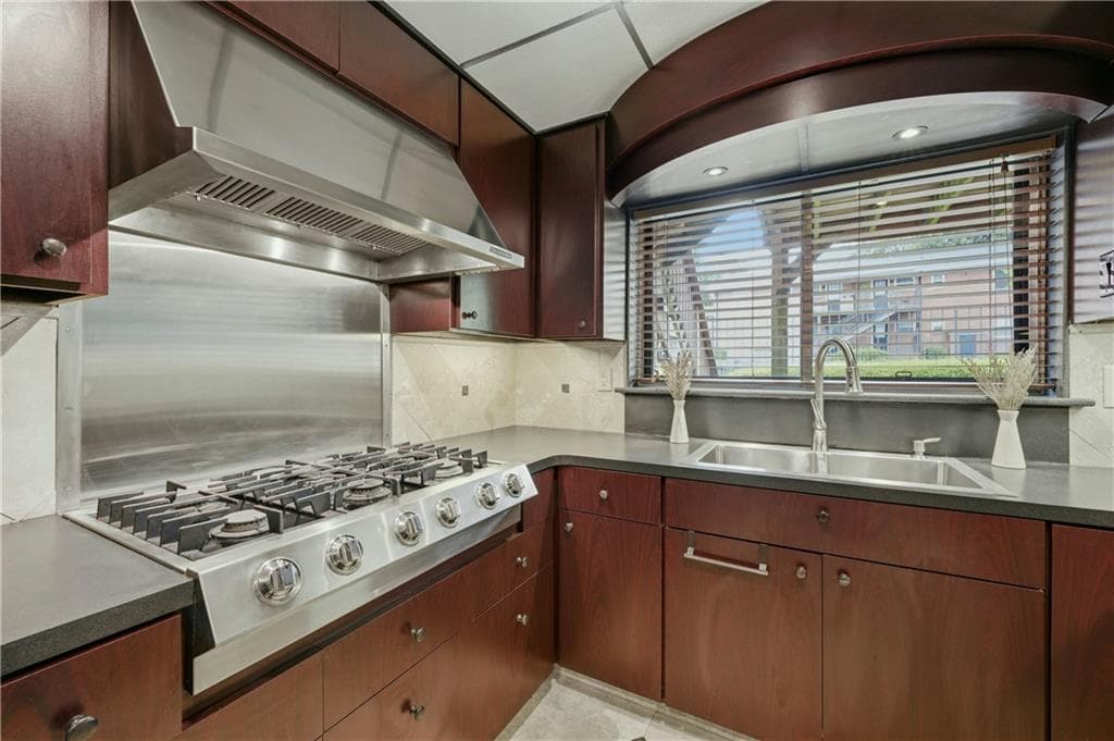 3 bedroom, 2 bathroom, 1,310 sq ft condominium for sale at 4266 Roswell Road F2, Atlanta, GA 30342 — photo 10