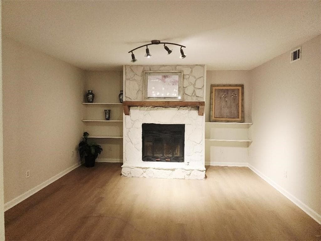 2 bedroom, 2 bathroom, 1,278 sq ft condominium for sale at 5714 Woodmont Boulevard, Peachtree Corners, GA 30092 — photo 2