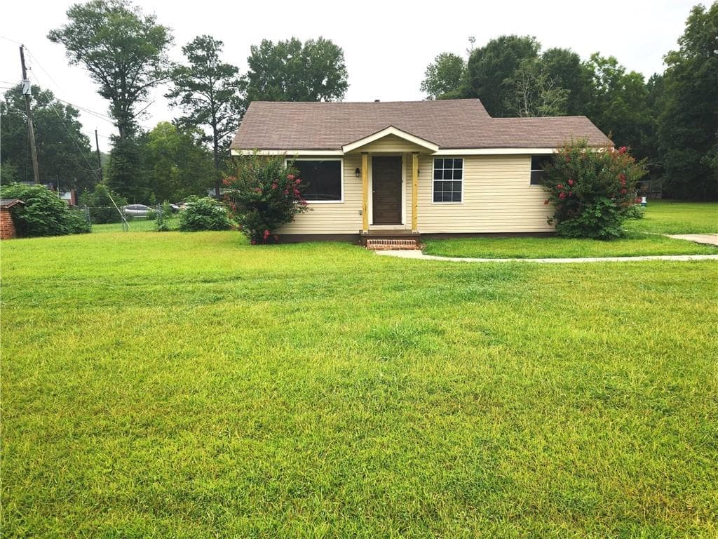 2 bedroom, 1 bathroom, 816 sq ft single family residence under contract at 405 Old Dalton Road, Rome, GA 30165