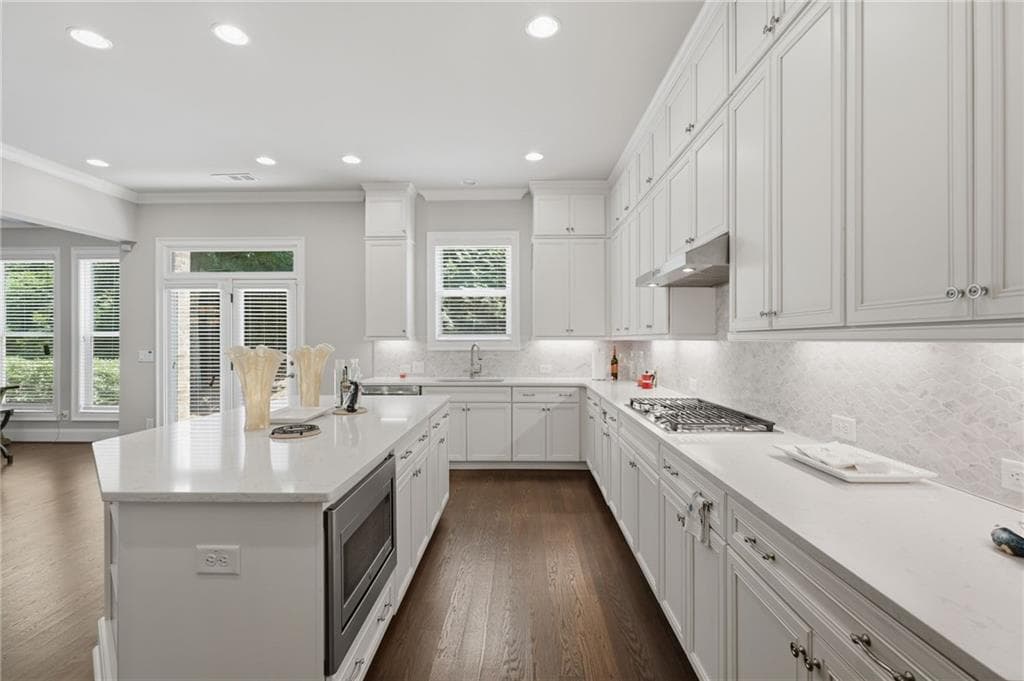 5 bedroom, 4 bathroom, 3,460 sq ft single family residence for sale at 3422 Bryerstone Circle, Smyrna, GA 30080 — photo 4