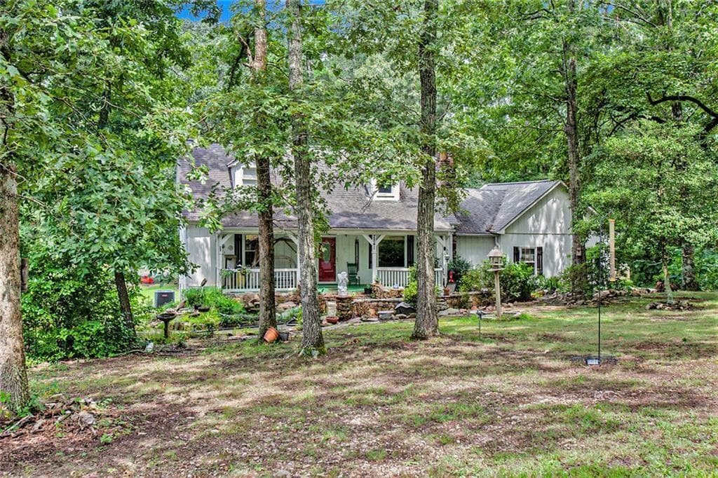 4 bedroom, 3 bathroom, 3,000 sq ft single family residence for sale at 2841 Upper Sweetwater Trail, White, GA 30184 — photo 2