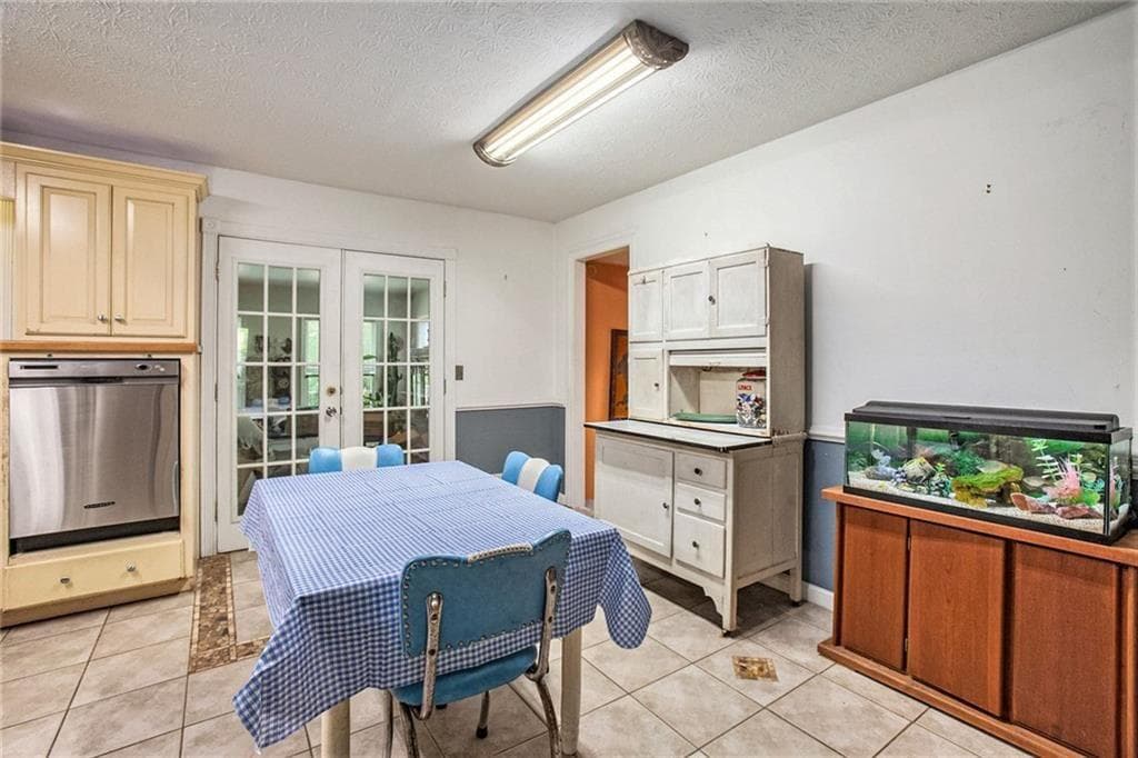4 bedroom, 3 bathroom, 3,000 sq ft single family residence for sale at 2841 Upper Sweetwater Trail, White, GA 30184 — photo 9