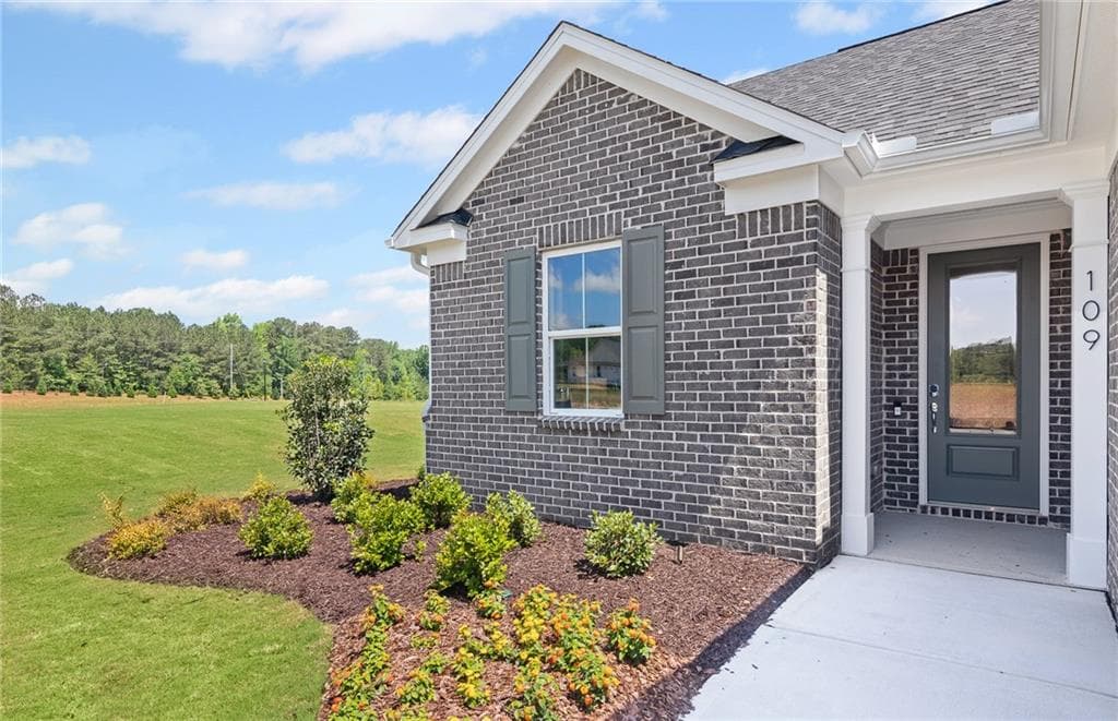 4 bedroom, 3 bathroom, 2,124 sq ft single family residence for sale at 141 Kenney Way, Locust Grove, GA 30248 — photo 3