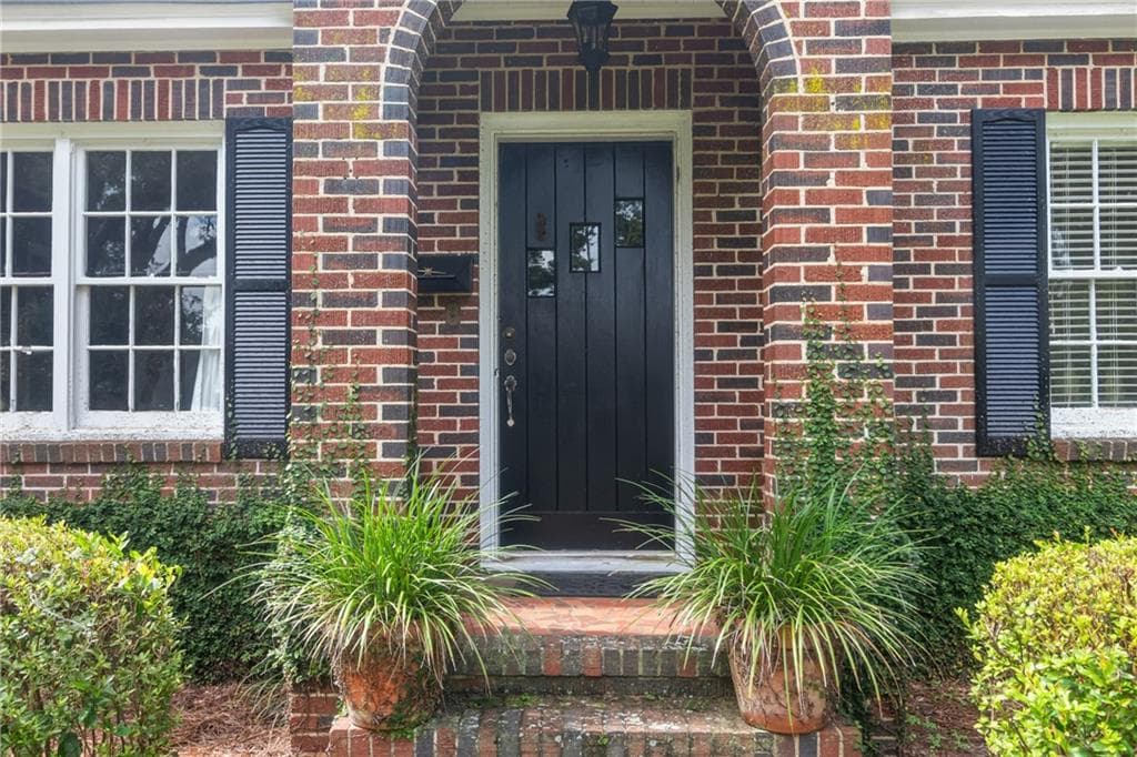 5 bedroom, 3 bathroom, 3,083 sq ft single family residence for sale at 910 6th Avenue, Albany, GA 31701 — photo 2
