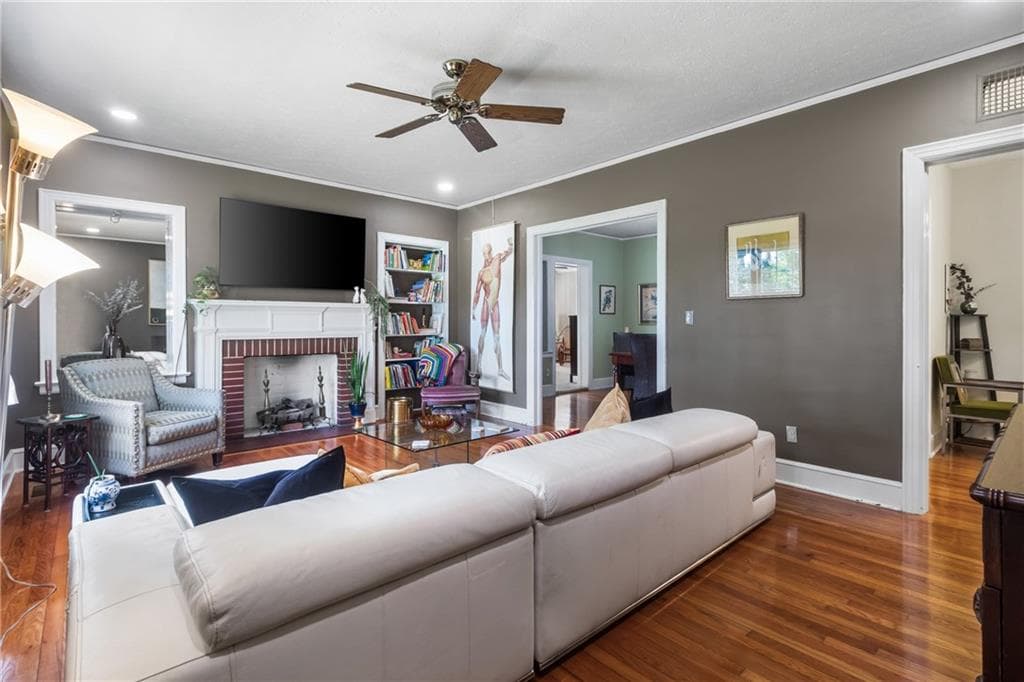 5 bedroom, 3 bathroom, 3,083 sq ft single family residence for sale at 910 6th Avenue, Albany, GA 31701 — photo 4