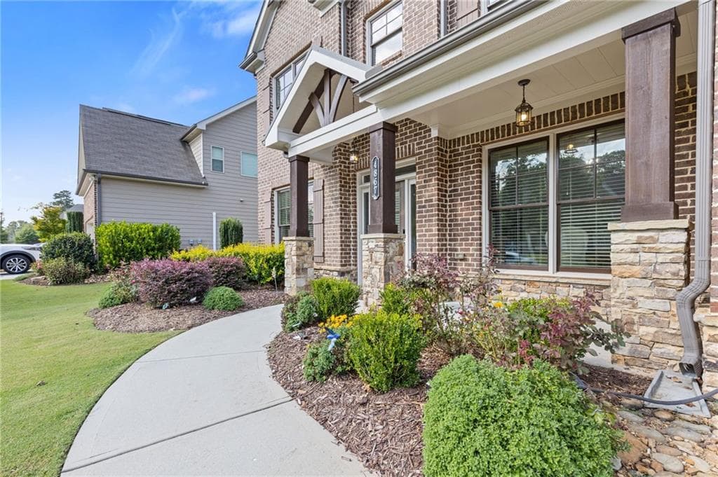 5 bedroom, 4 bathroom, 3,334 sq ft single family residence under contract at 4867 Hunters Grove Way, Sugar Hill, GA 30518 — photo 5