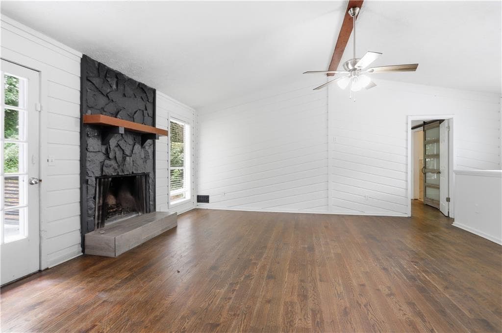 3 bedroom, 2 bathroom, 2,164 sq ft single family residence for sale at 124 Creekview Drive, Woodstock, GA 30188 — photo 3