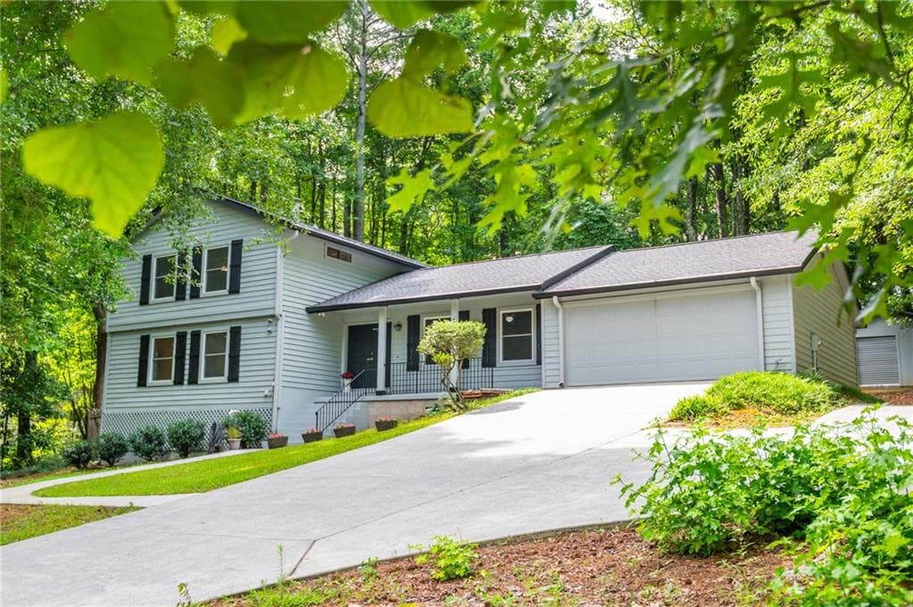 4 bedroom, 3 bathroom, 2,430 sq ft single family residence for sale at 180 Wills Lane, Alpharetta, GA 30009 — photo 2