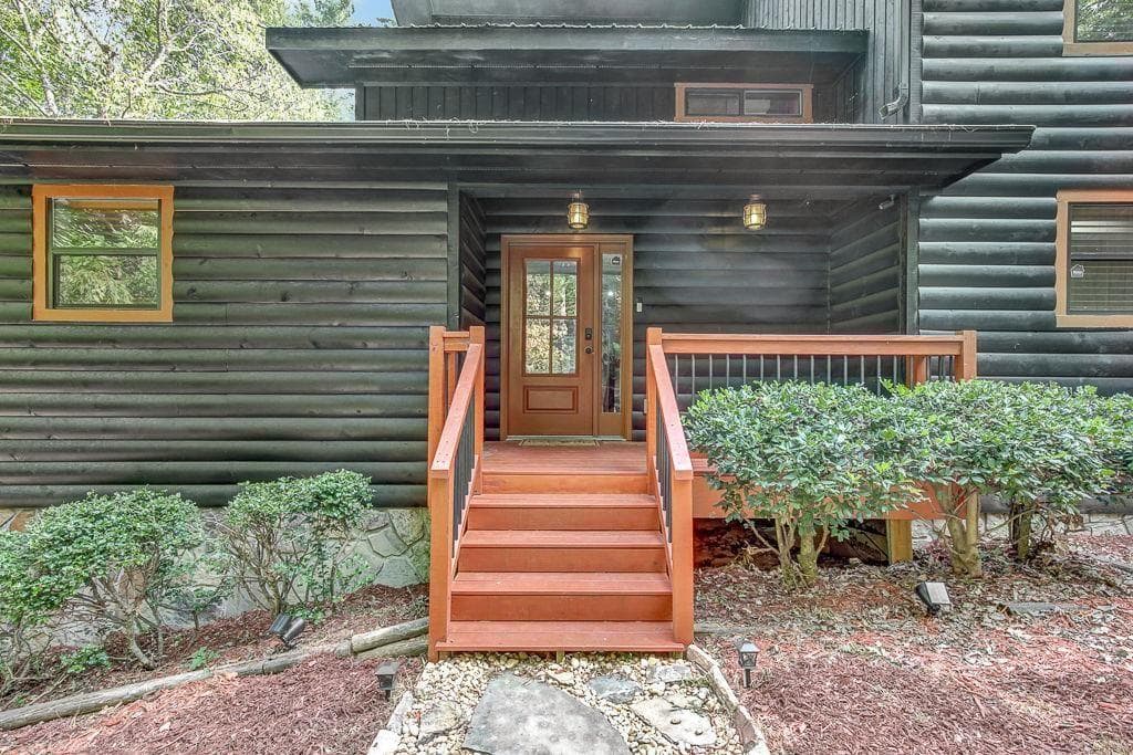 5 bedroom, 4 bathroom, 4,510 sq ft single family residence for sale at 450 Flat Creek Circle, Blue Ridge, GA 30513 — photo 3