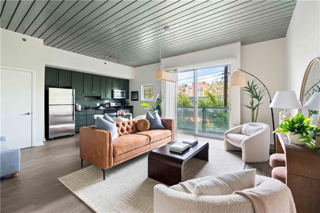 1 bedroom, 1 bathroom, 746 sq ft condominium for sale at 620 Glen Iris Drive 210, Atlanta, GA 30308 — photo 4