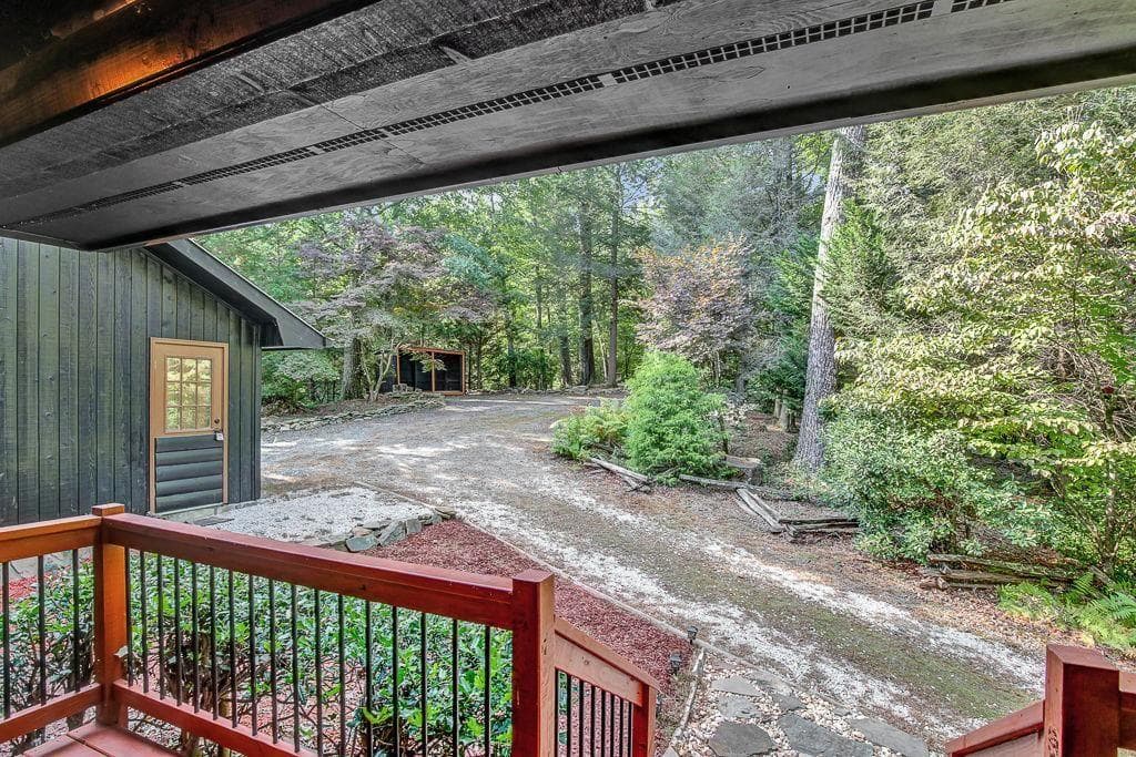 5 bedroom, 4 bathroom, 4,510 sq ft single family residence for sale at 450 Flat Creek Circle, Blue Ridge, GA 30513 — photo 7