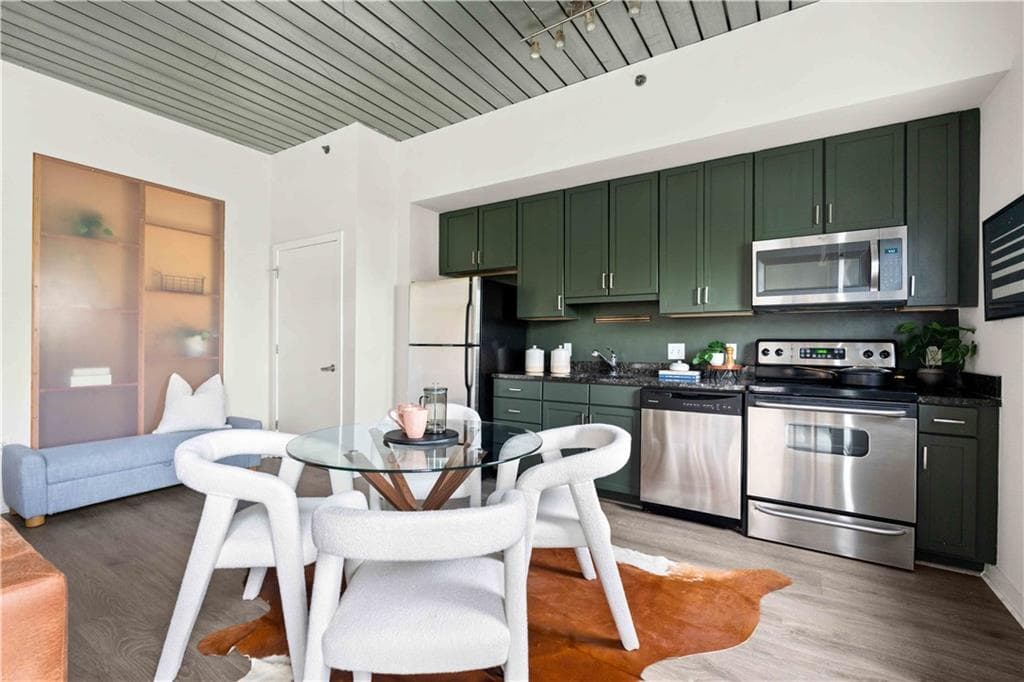 1 bedroom, 1 bathroom, 746 sq ft condominium for sale at 620 Glen Iris Drive 210, Atlanta, GA 30308 — photo 10