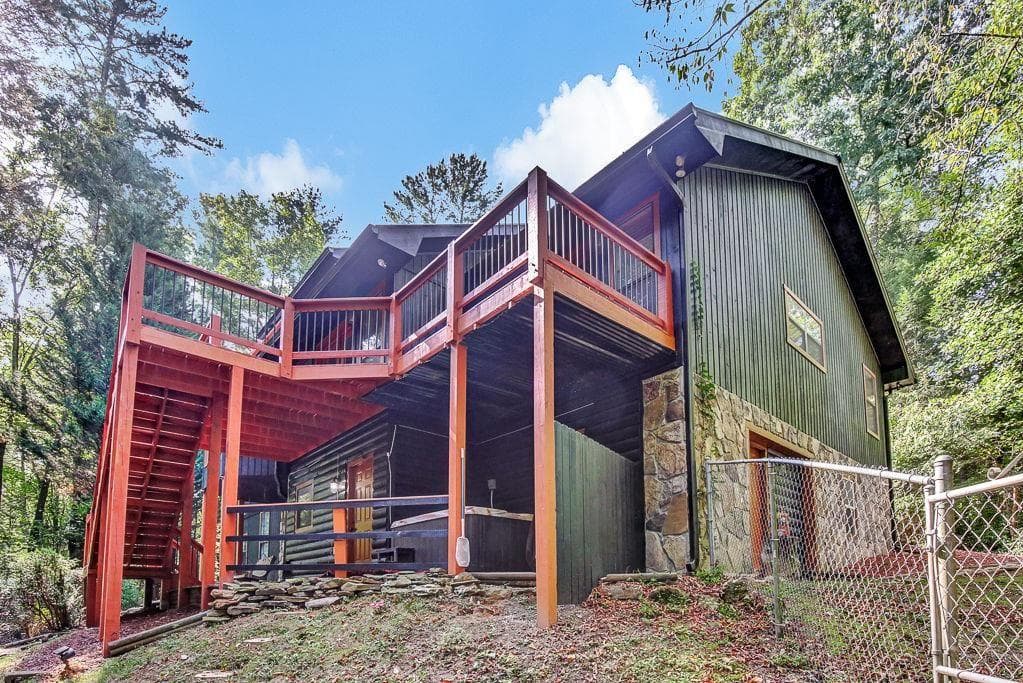 5 bedroom, 4 bathroom, 4,510 sq ft single family residence for sale at 450 Flat Creek Circle, Blue Ridge, GA 30513 — photo 8