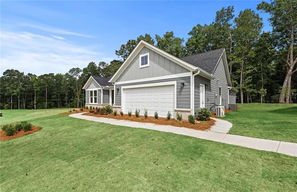 3 bedroom, 3 bathroom, 2,385 sq ft single family residence for sale at 319 Canoe Place, Villa Rica, GA 30180 — photo 3