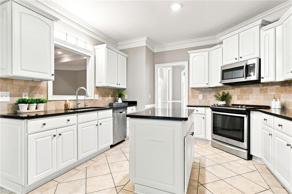4 bedroom, 4 bathroom, 4,223 sq ft single family residence under contract at 153 York Place, Calhoun, GA 30701 — photo 4