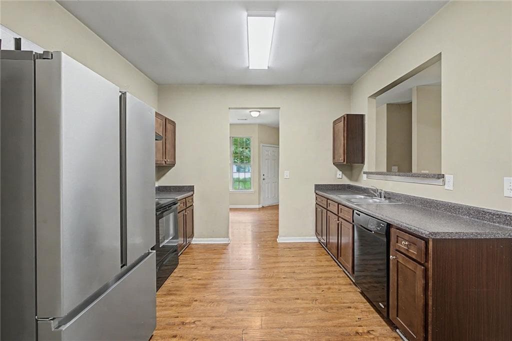4 bedroom, 3 bathroom, 1,992 sq ft single family residence for sale at 1441 Arbor Place Drive, Morrow, GA 30260 — photo 5