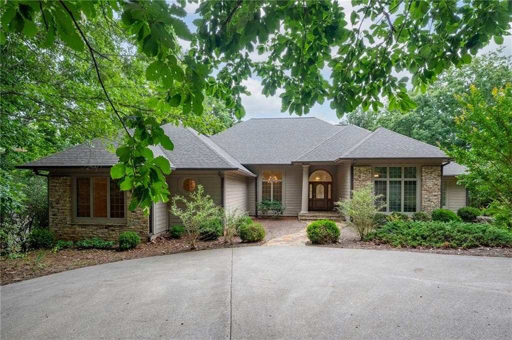 4 bedroom, 5 bathroom, 4,096 sq ft single family residence for sale at 267 Starcross Lane, Jasper, GA 30143 — photo 2