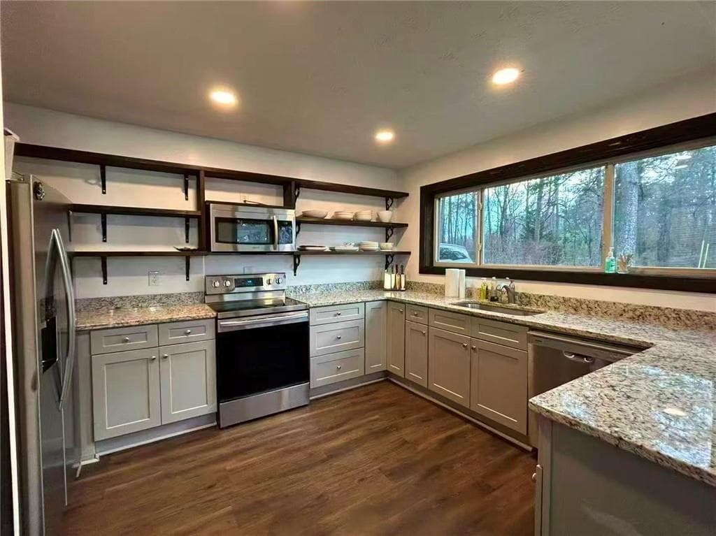 6 bedroom, 5 bathroom, 3,010 sq ft single family residence for sale at 1189 Iris Lake Road, Mcdonough, GA 30252 — photo 9