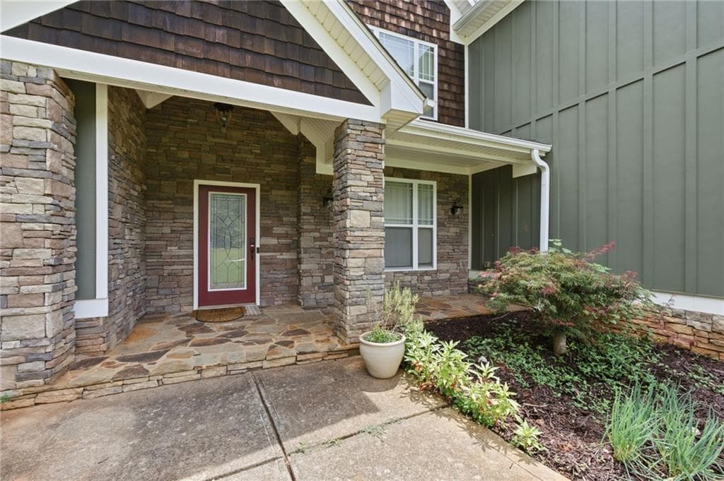 5 bedroom, 6 bathroom, 4,537 sq ft single family residence under contract at 20 Cohutta Drive, Covington, GA 30014 — photo 3