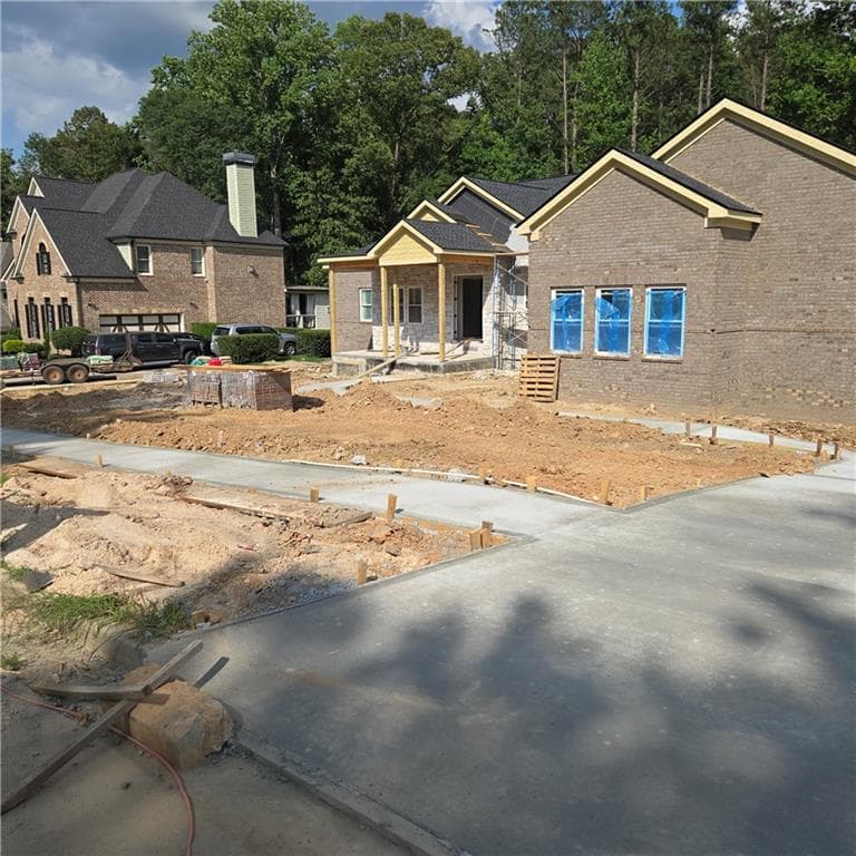 4 bedroom, 4 bathroom, 3,061 sq ft single family residence for sale at 5670 Eternal Drive, South Fulton, GA 30349 — photo 2