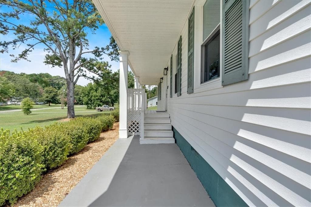 4 bedroom, 2 bathroom, 2,484 sq ft single family residence for sale at 32 Baker Road, Cartersville, GA 30120 — photo 2