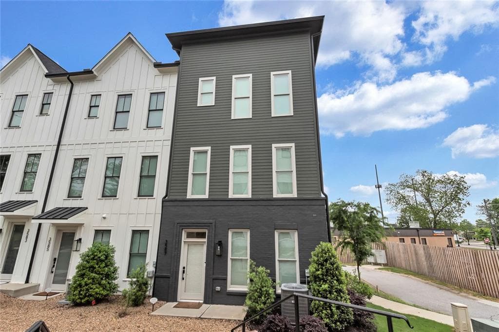 3 bedroom, 4 bathroom, 2,000 sq ft townhouse for sale at 3587 Candler Court, Hapeville, GA 30354 — photo 3