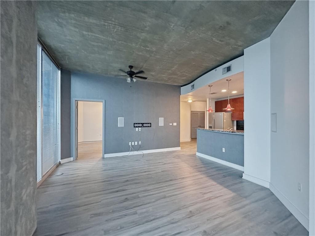 2 bedroom, 2 bathroom, 1,127 sq ft condominium under contract at 400 W Peachtree Street 804, Atlanta, GA 30308 — photo 2