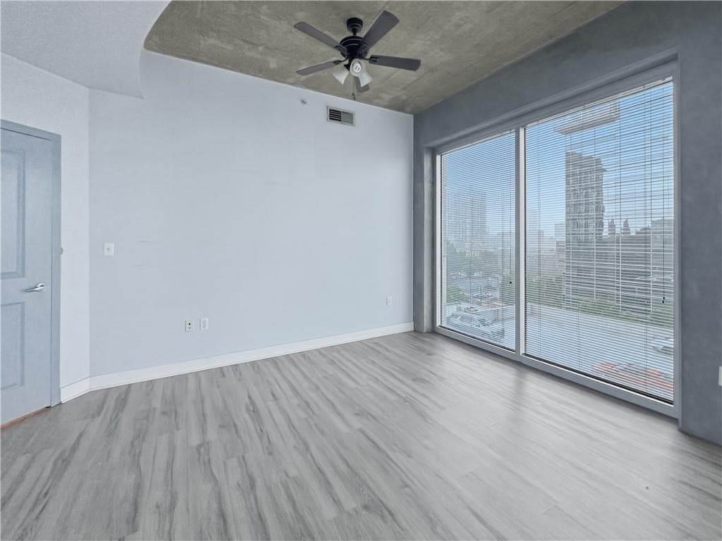 2 bedroom, 2 bathroom, 1,127 sq ft condominium under contract at 400 W Peachtree Street 804, Atlanta, GA 30308 — photo 7