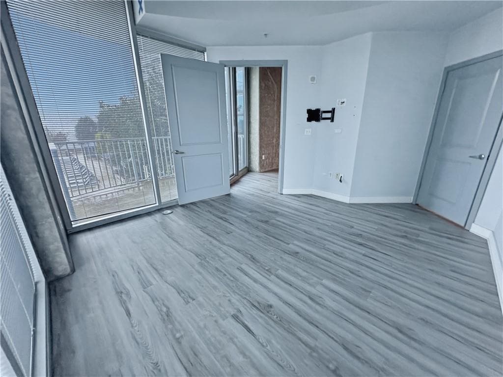 2 bedroom, 2 bathroom, 1,127 sq ft condominium under contract at 400 W Peachtree Street 804, Atlanta, GA 30308 — photo 8
