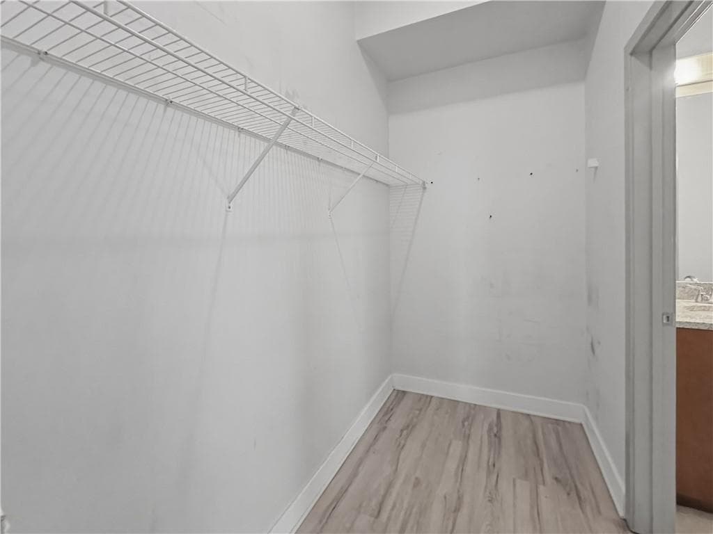 2 bedroom, 2 bathroom, 1,127 sq ft condominium under contract at 400 W Peachtree Street 804, Atlanta, GA 30308 — photo 9